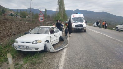 Otomobil Ve Hafif Ticari Araç Çarpisti Açiklamasi 8 Yarali