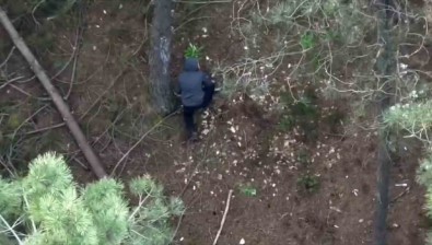 Pikachu Kaskli Motosikletli Ormana Gömdügü Uyusturucuyu Alirken Yakalandi