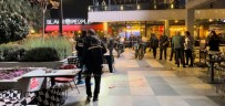 Bursa'da Kiz Meselesi Nedeniyle Çikan Silahli Kavgada 2 Kisi Yaralandi