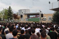 Diyarbakir'da Binlerce Taraftar Dev Ekranda Maç Keyfi Yapti Haberi