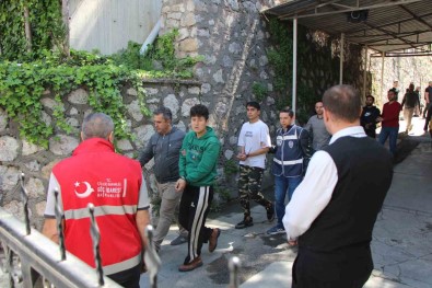 Amasya'da Il Göç Idaresi Binasindan Kaçan 25 Kaçak Göçmenden 24'Ü Yakalandi, Bakanlik Sorusturma Baslatti