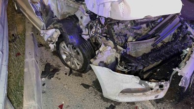Anadolu Otoyolu'nda Sahne Sistemleri Tasiyan Pikapa Otomobil Çarpti Açiklamasi 2 Yarali
