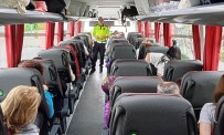 Kütahya'da Sürücü Ve Yolcular Emniyet Kemeri Ve Çocuk Koltugu Konusunda Bilgilendirildi