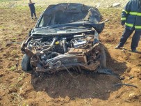 Midyat'ta Tekeri Patlayan Otomobil Yol Kenarina Savruldu Açiklamasi 2 Yarali
