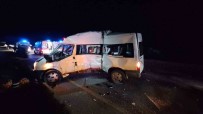 Samsun'da Yolcu Otobüsü Minibüsle Çarpisti Açiklamasi 1 Ölü