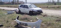 Takla Atan Otomobilin Sürücüsü Kazayi Sans Eseri Hafif Yarali Atlatti Haberi