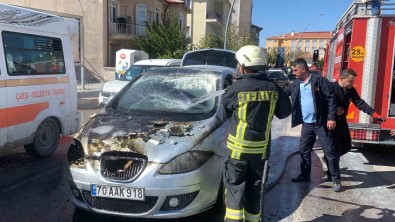 Trafik Isiklarinda Bekleyen Otomobil Bir Anda Alev Aldi