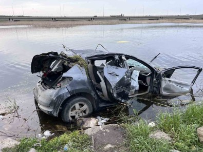 Büyükçekmece'de Otomobil Göle Uçtu, Sürücü Hayatini Kaybetti