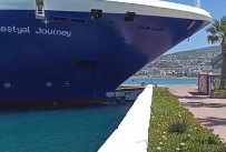 Dev Gemi Iskeleye Böyle Çarpti