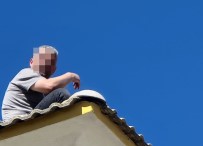 Intihar Için Çatiya Çikan Sahsi Kaymakam Ikna Etti