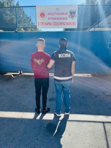 Silahli Tehditten 3 Yil 1 Ay 15 Gün Hapis Cezasi Ile Aranan Sahis Yakalandi