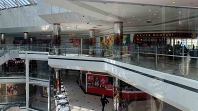 Sisli'deki Cevahir AVM'de Intihar Soku