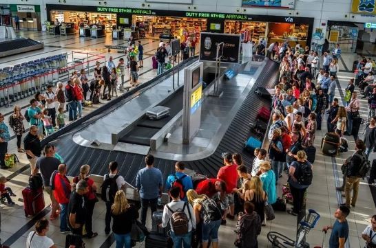 Ulaştırma ve Altyapı Bakanı Abdulkadir Uraloğlu rekoru duyurdu! İstanbul Havalimanı'nda bir günde 425 bin 995 yolcu