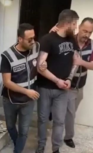 İzmir'de cephanelik gibi ev! Sevgililer gözaltına alındı