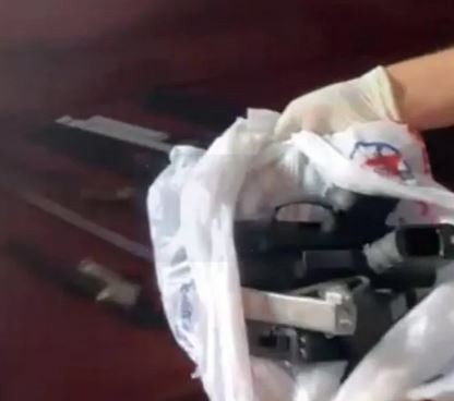 İzmir'de cephanelik gibi ev! Sevgililer gözaltına alındı