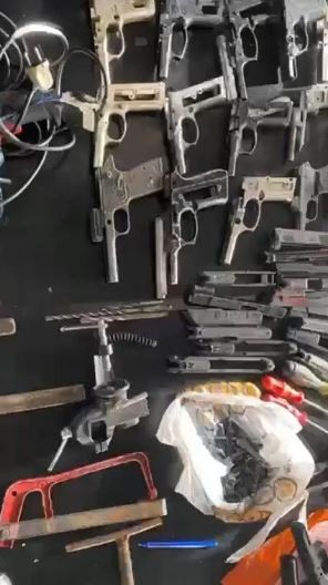 İzmir'de cephanelik gibi ev! Sevgililer gözaltına alındı