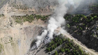 Artvin'de Gece Baslayan Çöp Yanginina Müdahale Sürüyor