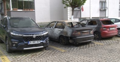 Büyükçekmece'de Bir Araçta Çikan Yangin 2 Araca Daha Siçradi Açiklamasi 3 Araç Kullanilamaz Hale Geldi