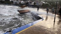 Datça'da Tekneler Büyük Tehlike Atlatti