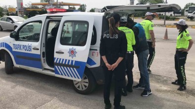 Edirne'de 'Pes' Dedirten Olay Açiklamasi Içi Yolcu Dolu Minibüsün Soförü Alkollü Çikti