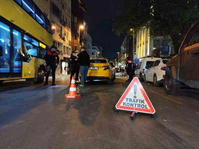 Kadiköy'de Narkotik Köpegi 'Ceviz' Ile 'Huzur Istanbul' Uygulamasi Yapildi