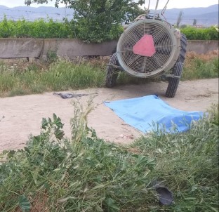 Manisa'da Bir Kisi Traktörün Yaninda Ölü Olarak Bulundu