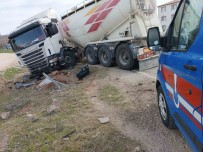 Tokat'ta Feci Kaza Açiklamasi Vatandas Yola, Araç Tarlaya Savruldu