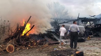 Amasya'da Hissedilen Depremden Dakikalar Sonra Korkutan Yangin