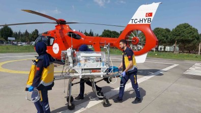 Ambulans Helikopter Yeni Dogmus Bebek Için Havalandi