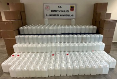 Antalya’da 3 tonluk kaçak alkol ele geçirildi