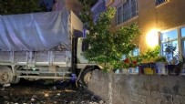 Bursa’da dehşet anları! Freni boşalan kamyon eve girdi…