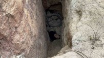 Define ararken mağarayı çökerttiler! 3 kişinin cansız bedenine ulaşıldı Haberi