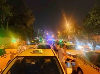 Istanbul'da Taksiciler Öldürülen Meslektaslari Için Toplandi