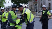 Polis Ve Jandarmadan Motosiklet Sürücülerine Yelek Hediyesi Haberi
