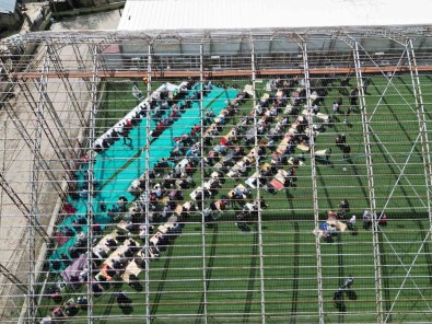 Depremin Vurdugu Sulusaray'da Hali Sahada Cuma Namazi Kilindi