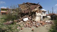Yozgat'ta Depremin Izleri Gün Isiyinca Ortaya Çikti Haberi