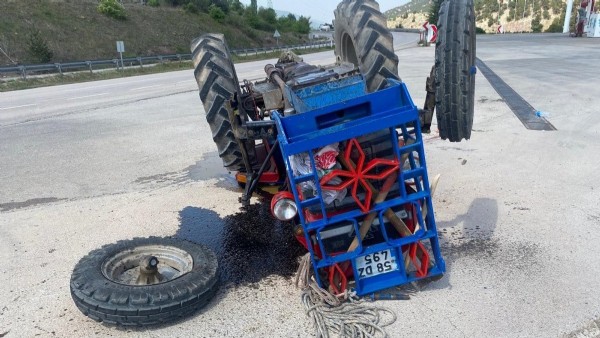 Tokat'ta traktör ters döndü: 1’i ağır 3 yaralı