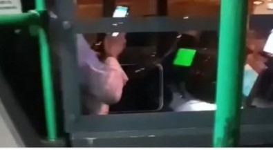 İETT şoföründen tepki çeken hareket! Otobüs şeritten çıktı, telefonu bırakmadı