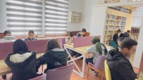 Kütüphaneler Haftasinda Millet Kütüphanesinde Gençlerle Bir Araya Geldi