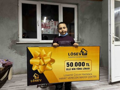 Minik Ahmet'e 50 Bin TL Ihtiyaç Çeki