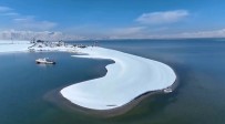 Van'da Karla Beyaza Bürünen Erçek Gölü Sahilinden Mest Eden Görüntüler Haberi