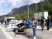 Antalya- Isparta Karayolunda 2 Araç Birbirine Girdi Açiklamasi 1 Ölü, 7 Yarali Haberi