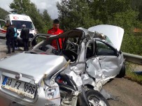 Antalya- Isparta Yolunda Otobüs Ile Çarpisan Otomobil Sürücüsü Hayatini Kaybetti Haberi