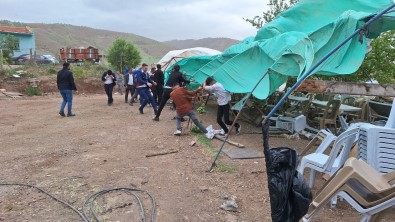 Çorum'da Firtina Köy Dügününü Savas Alanina Çevirdi
