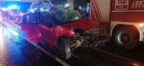 Direksiyon Hakimiyeti Kaybeden Otomobil Sürücüsü Aydinlatma Diregine Çarpti Açiklamasi 1 Ölü