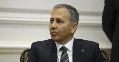 İçişleri Bakanı Ali Yerlikaya duyurdu: DEM Partililerin Sur'da hakaret içeren sözleriyle ilgili müfettiş görevlendirildi Haberi