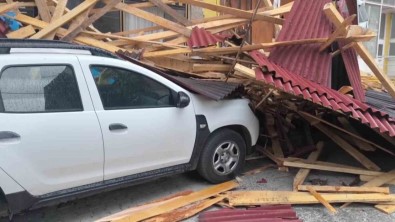 Suluova'da Firtina Çatilari Uçurdu, Vatandaslar Deprem Sandi