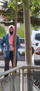 Burdur'da Kadin Kiliginda Dolasan Adam Yakalanip Hastaneye Sevk Edildi