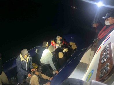 Çanakkale'de 17 Kaçak Göçmen Yakalandi