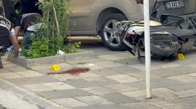 Kilis'te 14 Yasindaki Çocugun Kullandigi Araç Yayalara Çarpti Açiklamasi 1 Ölü, 2 Yarali